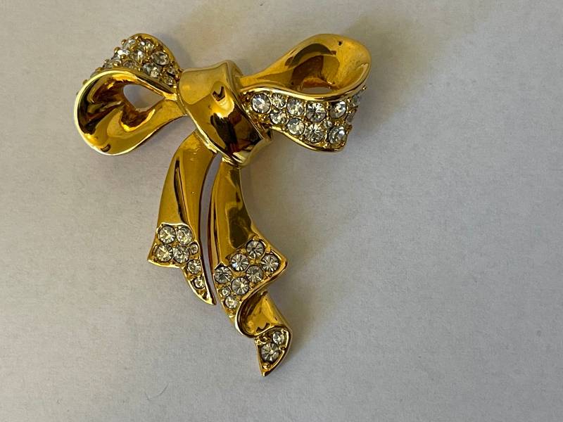 Monet Ausgefallene Schleife Klare Strass Brosche Anstecknadel von mybliss2010