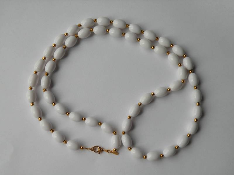 Monet Halskette Weiß Kunststoffperlen, Vergoldete Metallperlen von mybliss2010