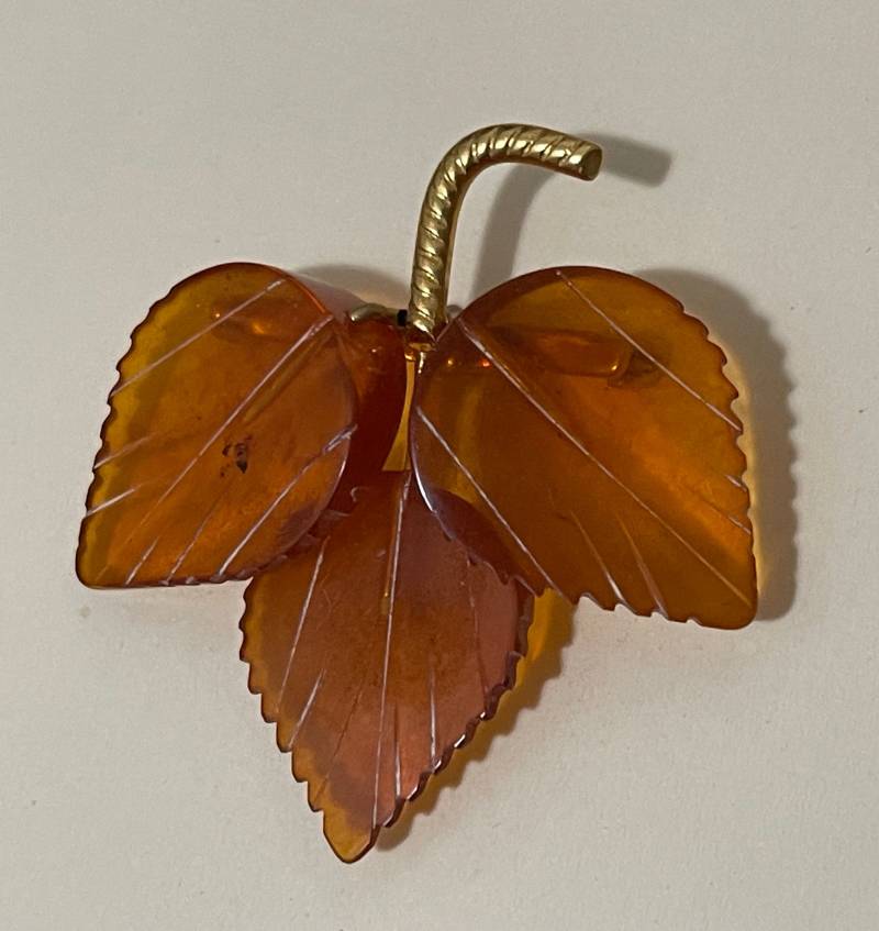 Natur Bernsteinblatt Anstecknadel Nr. 1 Natur Bernsteinblatt Anstecknadel Nr. 1 von mybliss2010
