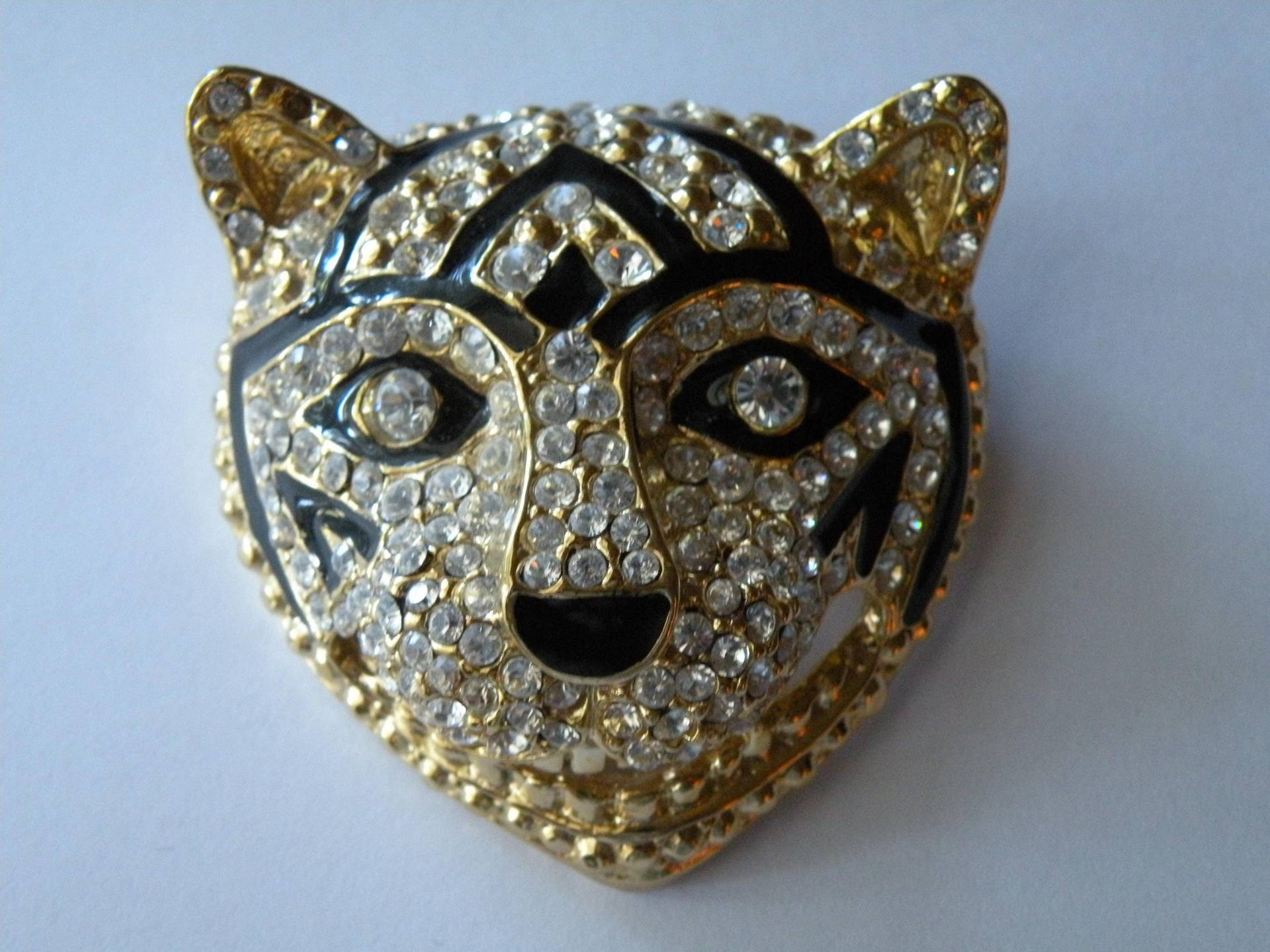 Riesiger Goldfarbener Klarer Strass Emaille Tiger Kopf Oder Wildkatze, Katzenkopf Brosche Signiert 1679 Riesiger Goldfarbener Klarer Strass Emaille Tiger Kopf Oder Wildkatze, Katzenkopf Brosche Signiert 1679 von mybliss2010