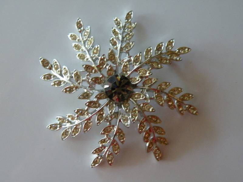 Sarah Coventry Schneeflocken Brosche. Strasssteine, Versilbertes Metall von mybliss2010