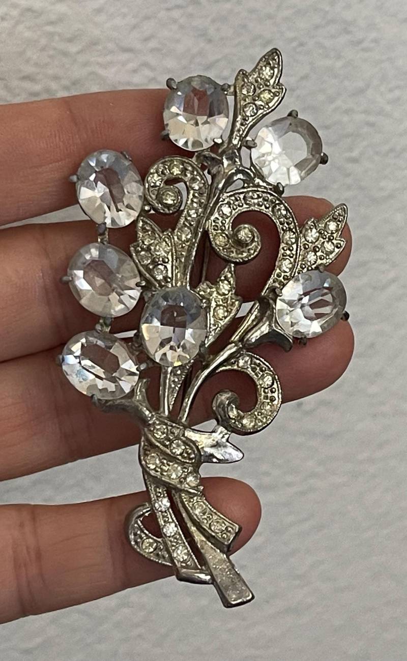 Topf Metall Weiß Metall, Klare Strass Blume Floral Anstecknadel, Brosche. Art Déco von mybliss2010