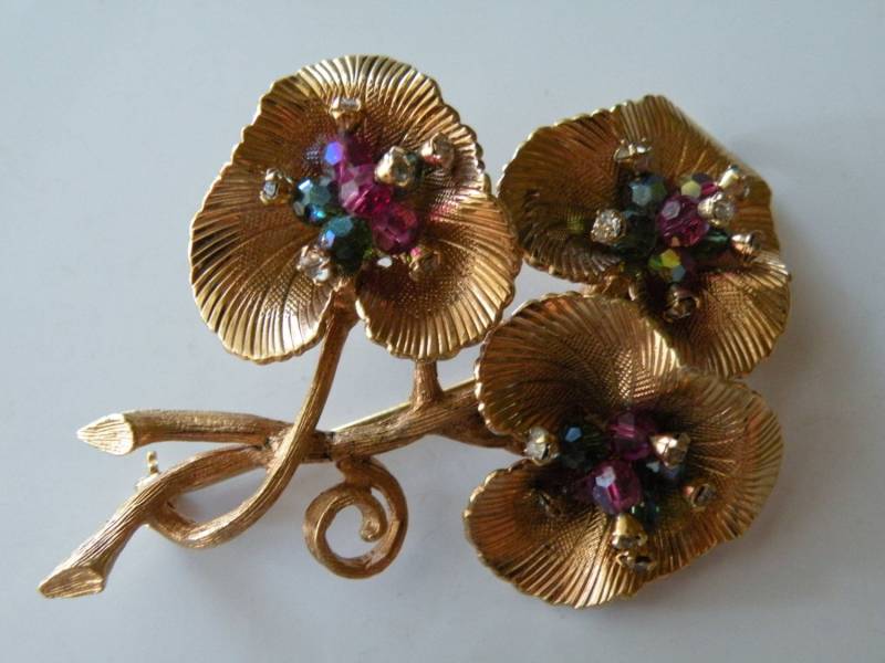 Vendome Blumen Blatt Swarovski Perlen Brosche Vendome Blumen Blatt Swarovski Perlen Brosche von mybliss2010