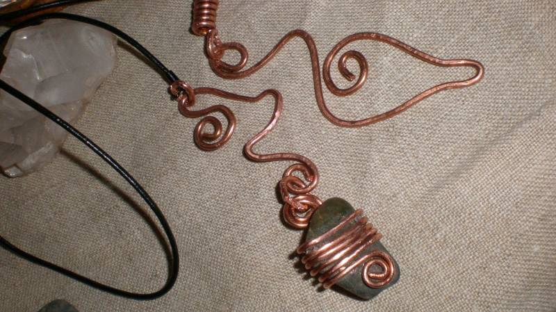 Kupfer Lariat Anhänger Grün Achat-Eclectic Gelenk Halskette Pendel Bewegung Stein Und Leder - Perfekt Für Gifting von myclosetshelf