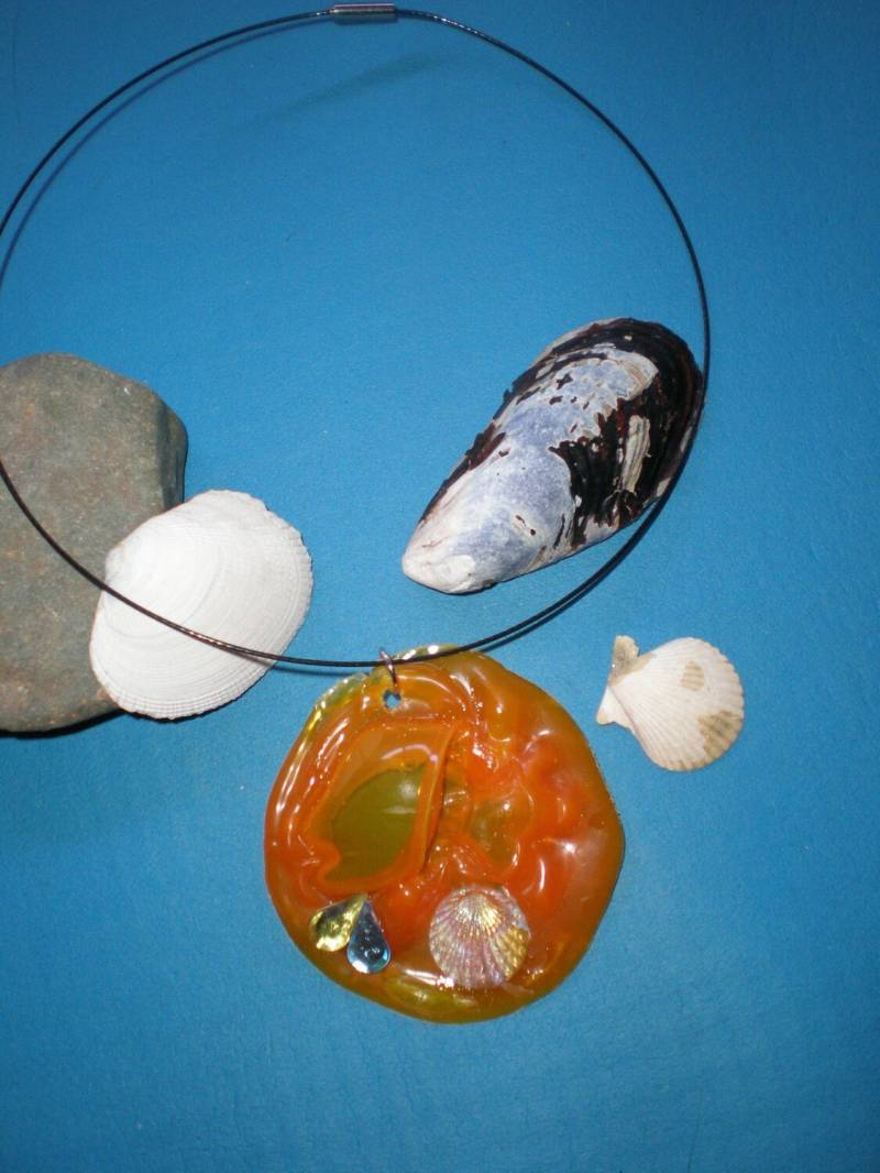 Orange Qualle Halskette Wiederverwendbare Verschriebene Pille Flasche Anhänger -Geschmolzene Recycling Spaß von myclosetshelf