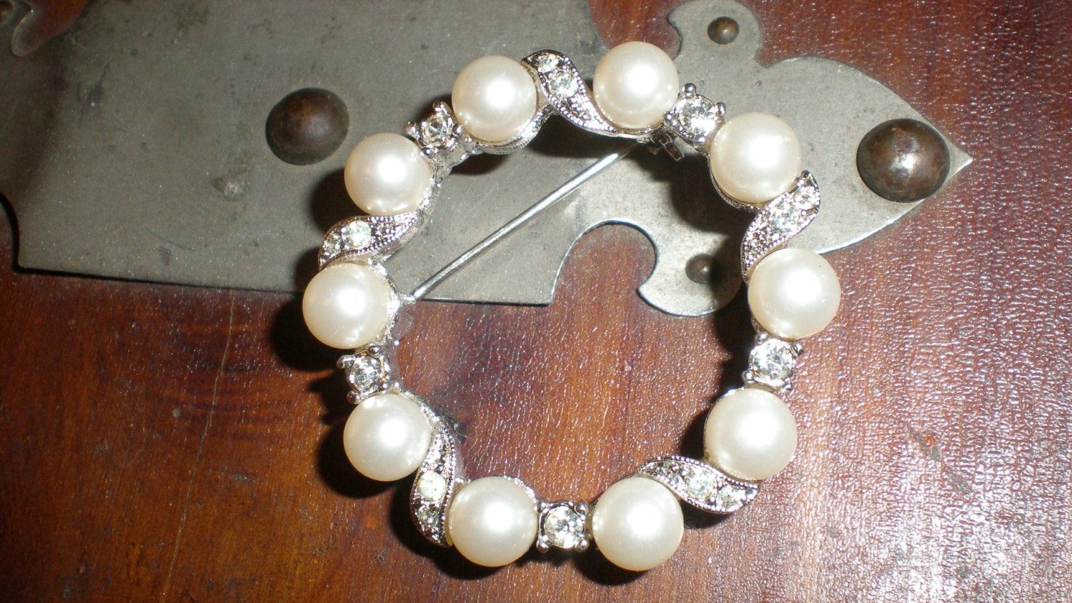 Perle Braut Brosche Feminine Perlen Und Strass Kreis Stunner-Auch Perfekt Als "Neue" Mutter "Geschenk von myclosetshelf