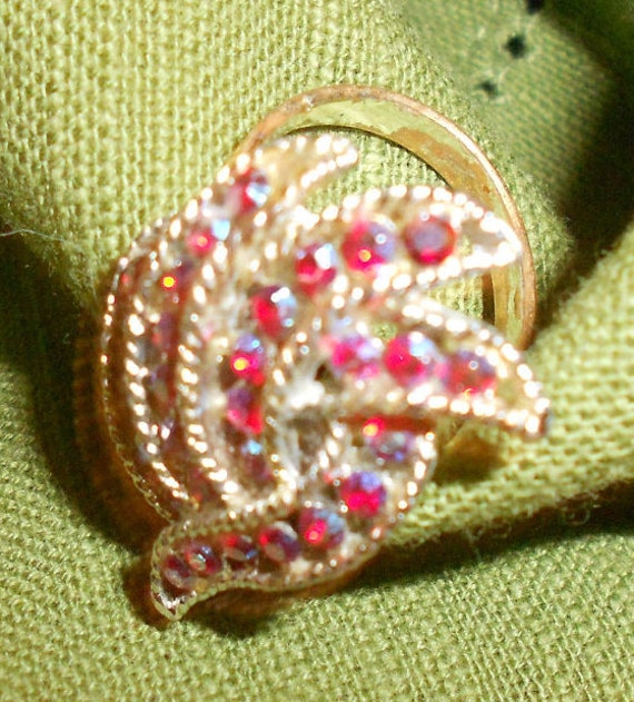 Roter Disko Fever Ring 70Er Jahre Strass Scheibe Aurora Borealis Färbung Flügel Förmig Einstellbar von myclosetshelf