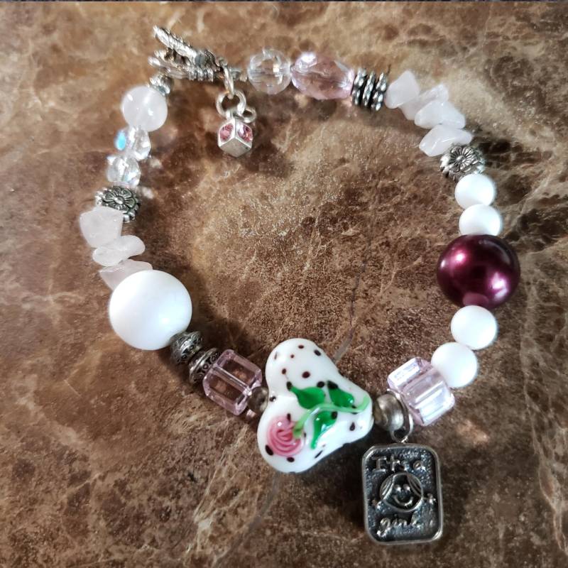 Es Ist Ein Mädchen Perlen Armband Mit Sterling Charme von mycreationswithheart