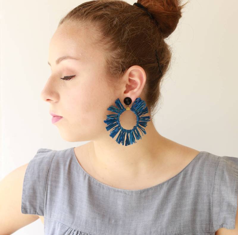 Fransen Ohrringe, Quasten Hoop Statement Raffia Ohrringe Rattan, Tropfen Baumeln, Boho Hippie von myfaunaflora