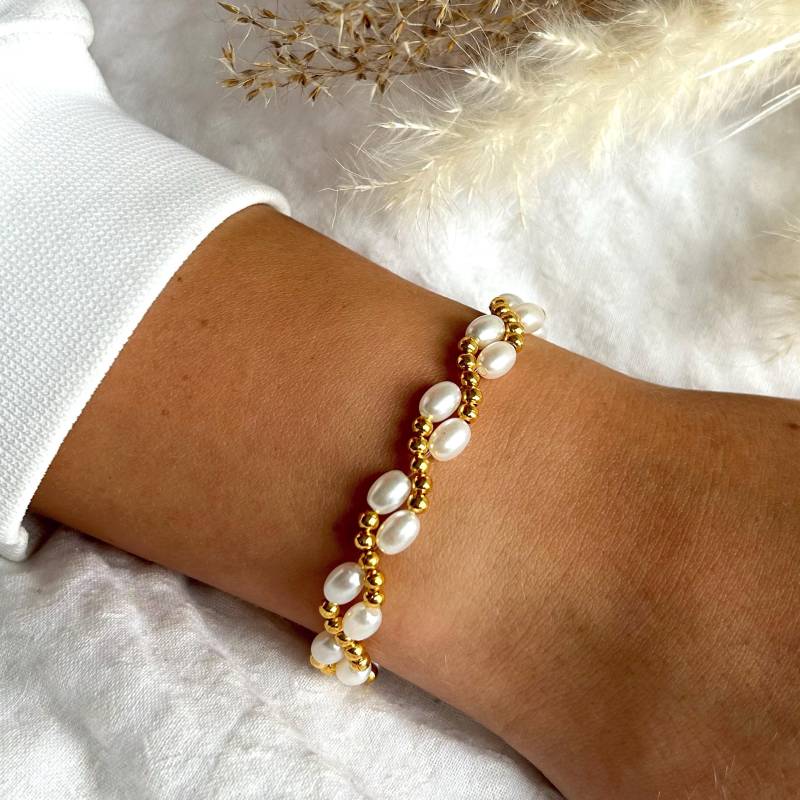 Armband Mit Kunst-Süßwasserperlen in Gold | Designer Armband Mit Kunst-Süßwasserperlen in Gold | Designer von myfelyn