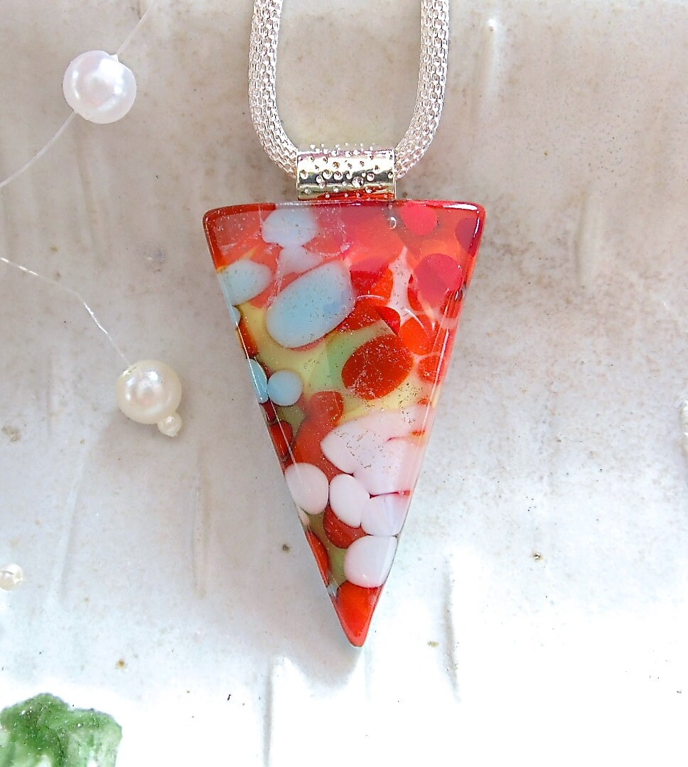 Anhänger Aus Geschmolzenem Glas, Organisch, Schmuck Reaktives Rot, Groß, Unikat, Mit Kieselstein-Effekt, Steinähnlicher Look, Inklusive Halskette, A9 von myfusedglass