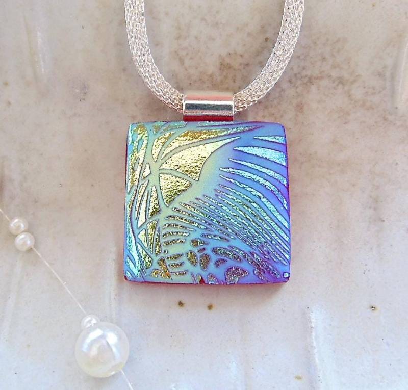 Gold Halskette, Blau, Rot, Dichroic Anhänger, Glasschmuck, Halskette Inklusive, A6 von myfusedglass