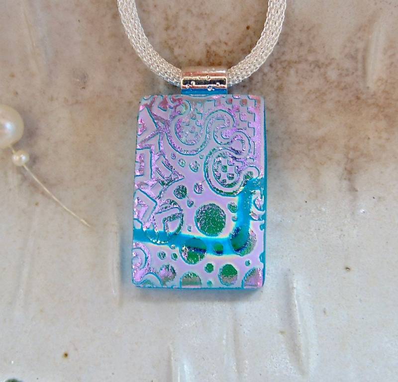 Rosa Halskette, Türkis, Dichroic Anhänger, Glasschmuck, Blau, Mit Kette, A8 von myfusedglass