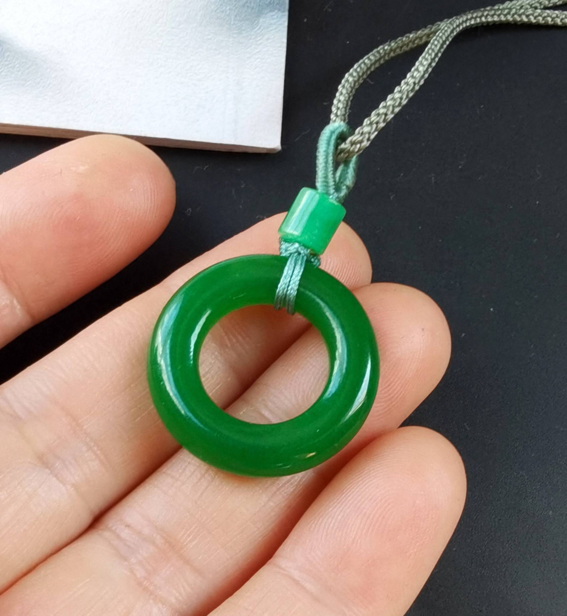 Love Circle Donut Grüner Jade Anhänger, 26" Seil Kordel Amulett Halskette, Edelstein Herren Damen Schmuck von myhandcrfs