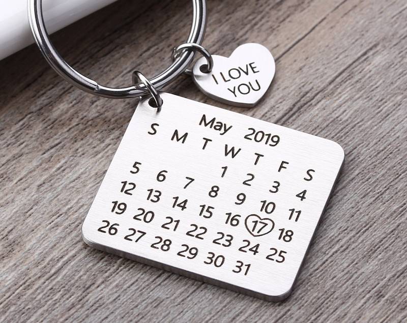 Personalisierter Kalender Schlüsselanhänger - Benutzerdefiniertes Datum Speichern Bedeutende Datumsmarkierung Jubiläumsgeschenk-Valentinstagsgeschenk Personalisierter Kalender Schlüsselanhänger - Benutzerdefiniertes Datum Speichern Bedeutende Datumsmarkierung Jubiläumsgeschenk-Valentinstagsgeschenk von myhandword
