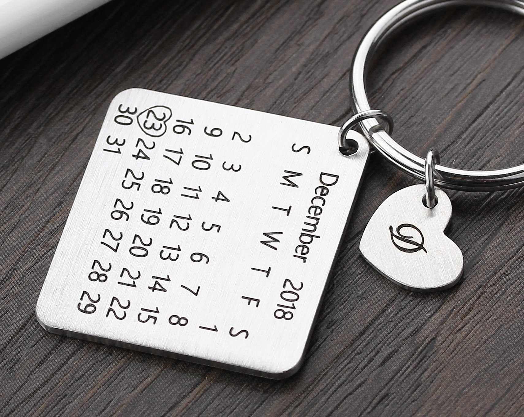 Personalisierter Kalender Schlüsselanhänger - Handgestempelter Datum Hervorgehoben Mit Herz Jubiläum, Hochzeit, Geschenk Zum Geburtstag-Valentinstag Personalisierter Kalender Schlüsselanhänger - Handgestempelter Datum Hervorgehoben Mit Herz Jubiläum, Hochzeit, Geschenk Zum Geburtstag-Valentinstag von myhandword