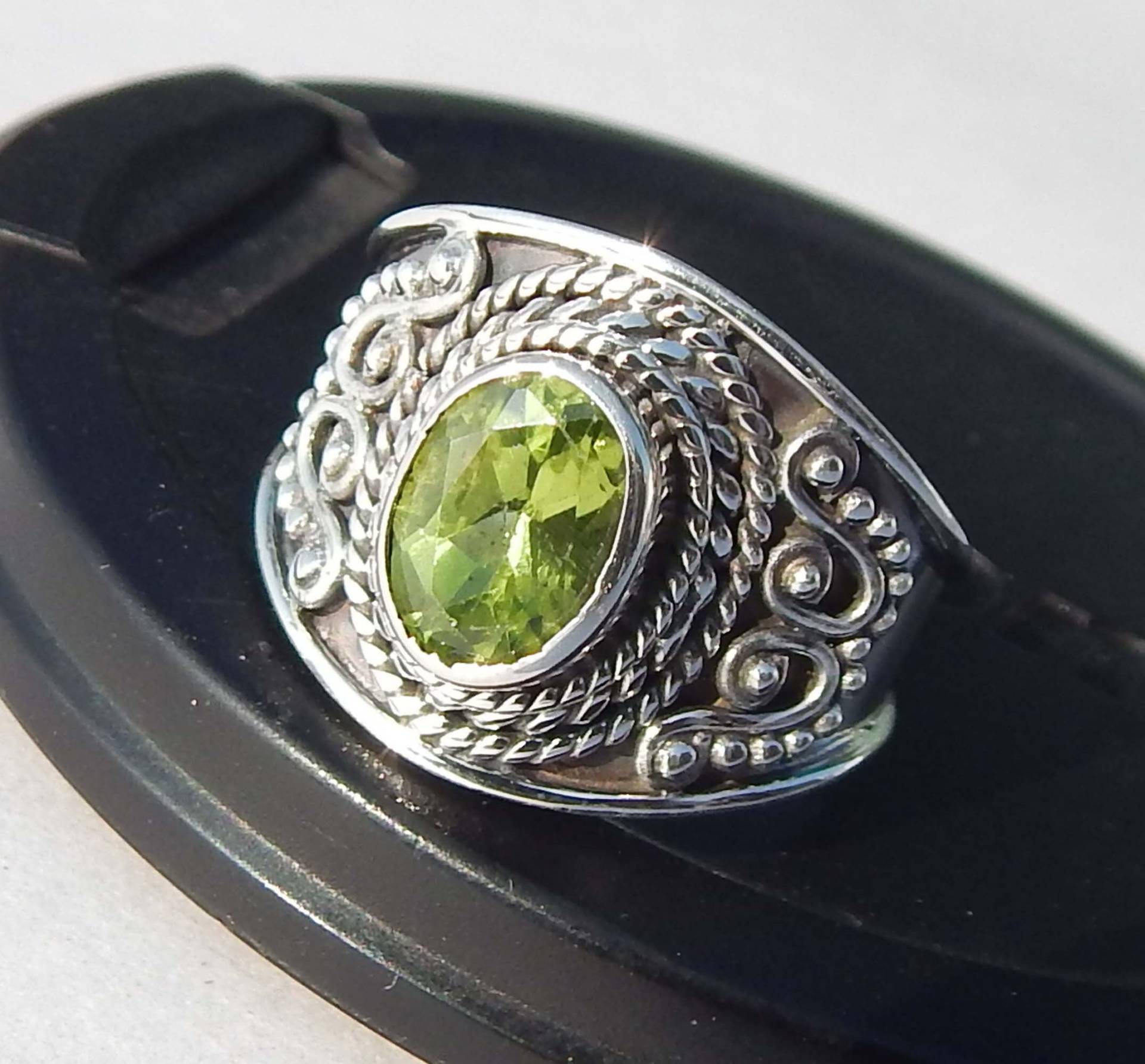 6x8mm Oval Form Schöne Facettierte Peridot Edelstein Ring, Handgemachter Designer 925 Sterling Silber Ring Für Unisex von myhealingworld