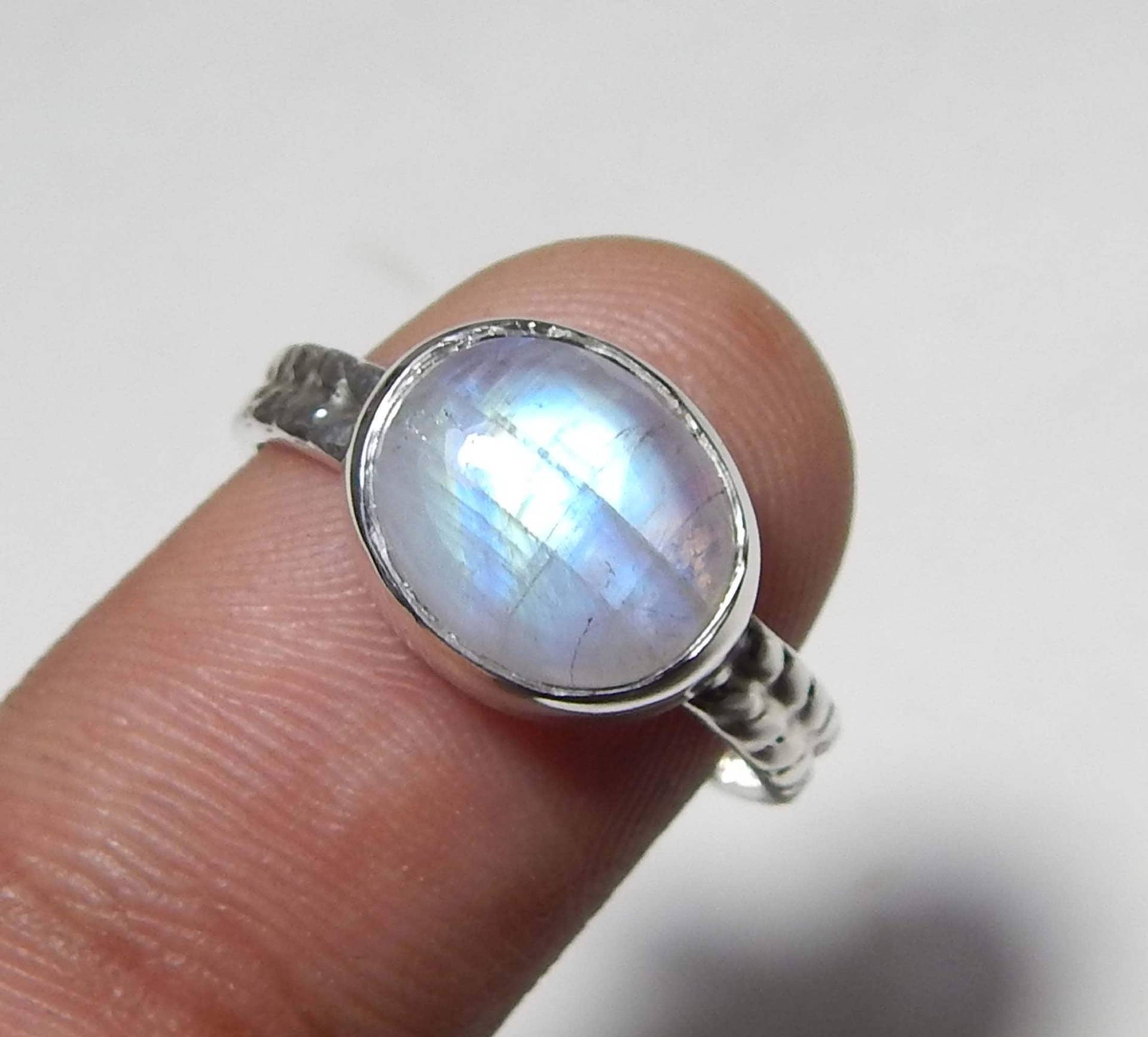 8x10mm Ovale Form Cabochon Blue Fire Regenbogen Mondstein Ring, 925 Sterling Silber Handgemachter Designer Bandring. Größe 40 Us von myhealingworld