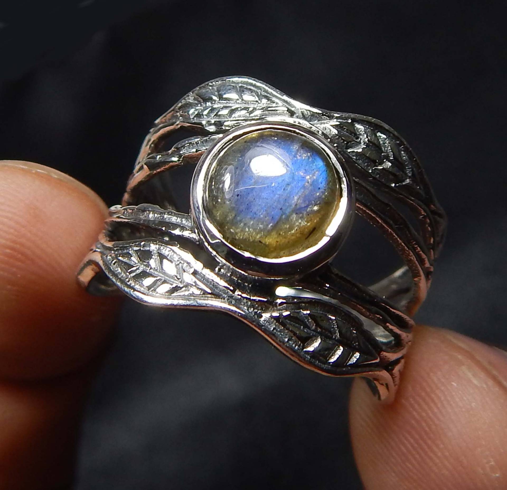 Cabochon Blue Fire Labradorit Ring, 7mm Runde Form Edelstein Handgemachte Designer Band 925 Stempel Sterling Silber Ring Für Unisex von myhealingworld