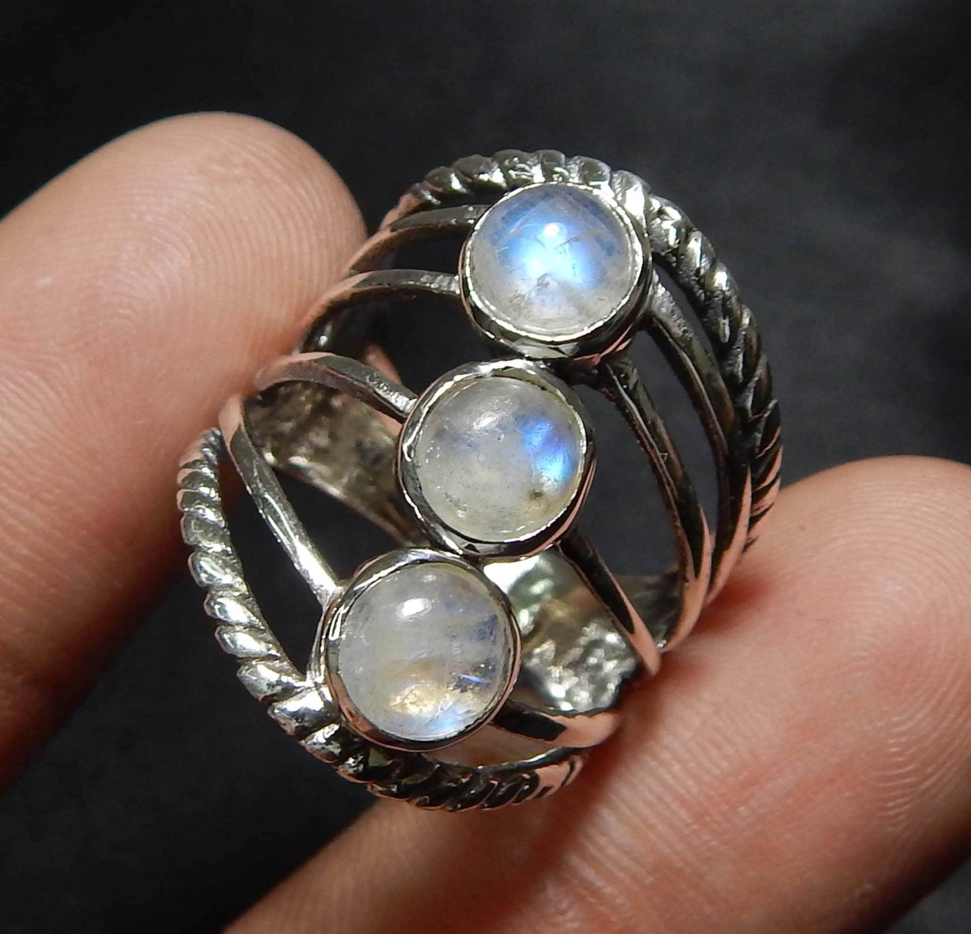 Cabochon Blue Fire Regenbogen Mondstein Ring, 6mm Runde Form 3 Edelstein 925 Sterling Silber Handgemacht Einzigartige Designer Schöne Ring von myhealingworld