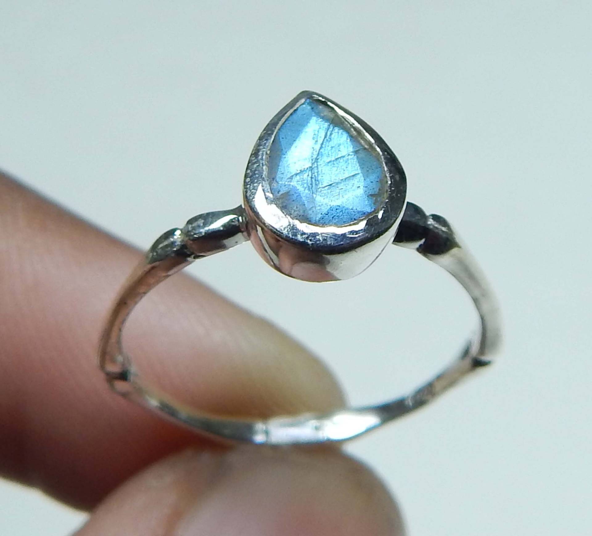 Facettierte Blue Fire Labradorit Ring, 5x7mm Birnen Form Edelstein 925 Sterling Silber Handgemachte Designer Leichte Ring von myhealingworld