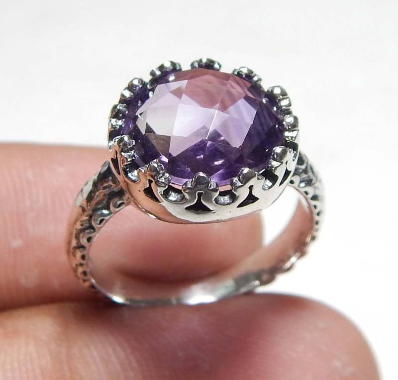 Natürliche 11 Mm Runde Form Checker Schnitt Schöner Facettierter Amethyst Ring, Handgefertigter Designer Bandring, 925 Stempel Sterling Silber Ring von myhealingworld
