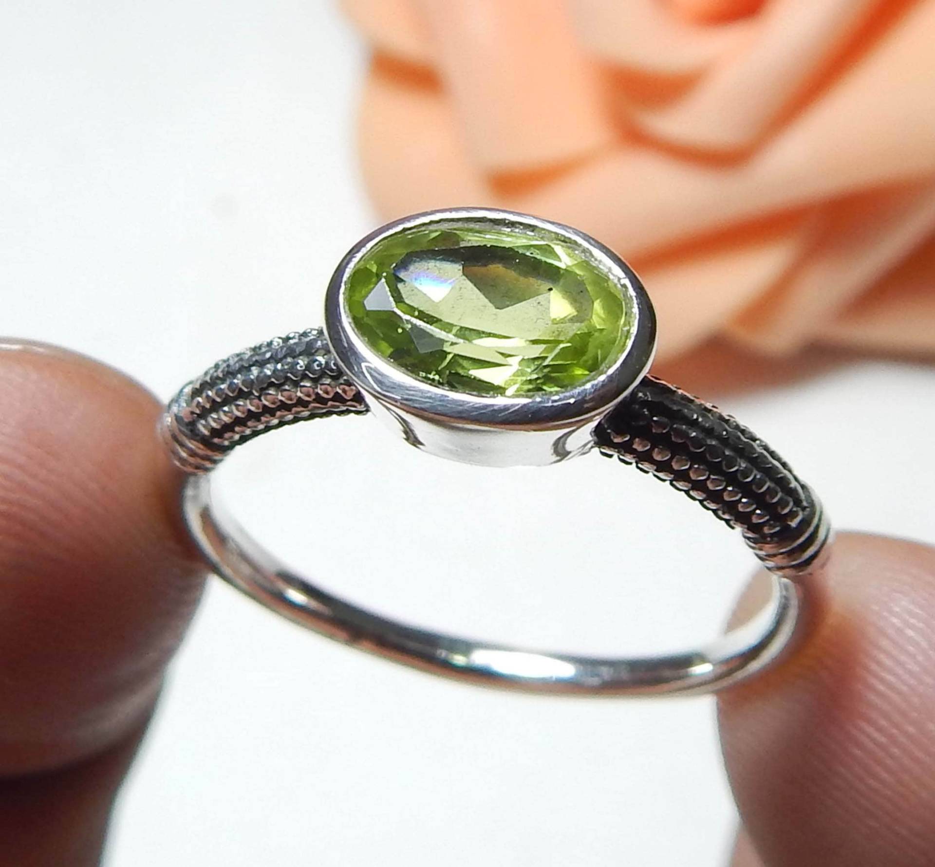 Natürliche 6x8mm Ovale Form Schöne Facettierte Peridot Edelstein Ring, Handgemachter Designer 925 Sterling Silber Ring Für Unisex von myhealingworld