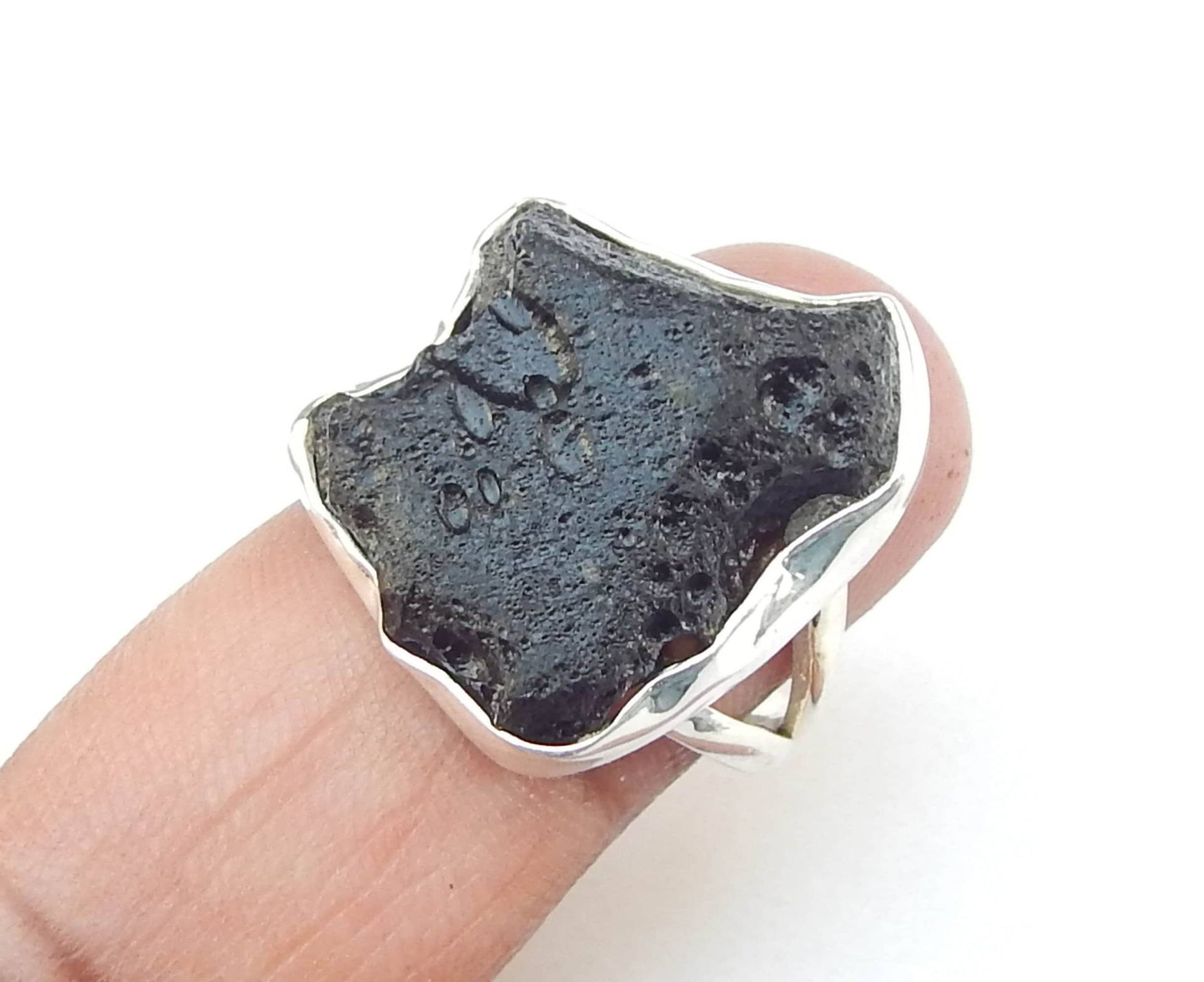 Natürliche Raue Schwarze Tektit Meteorit Stein 925 Sterling Silber Ring Für Männer Und Frauen. Handgefertigter Rohstein Schmuck von myhealingworld
