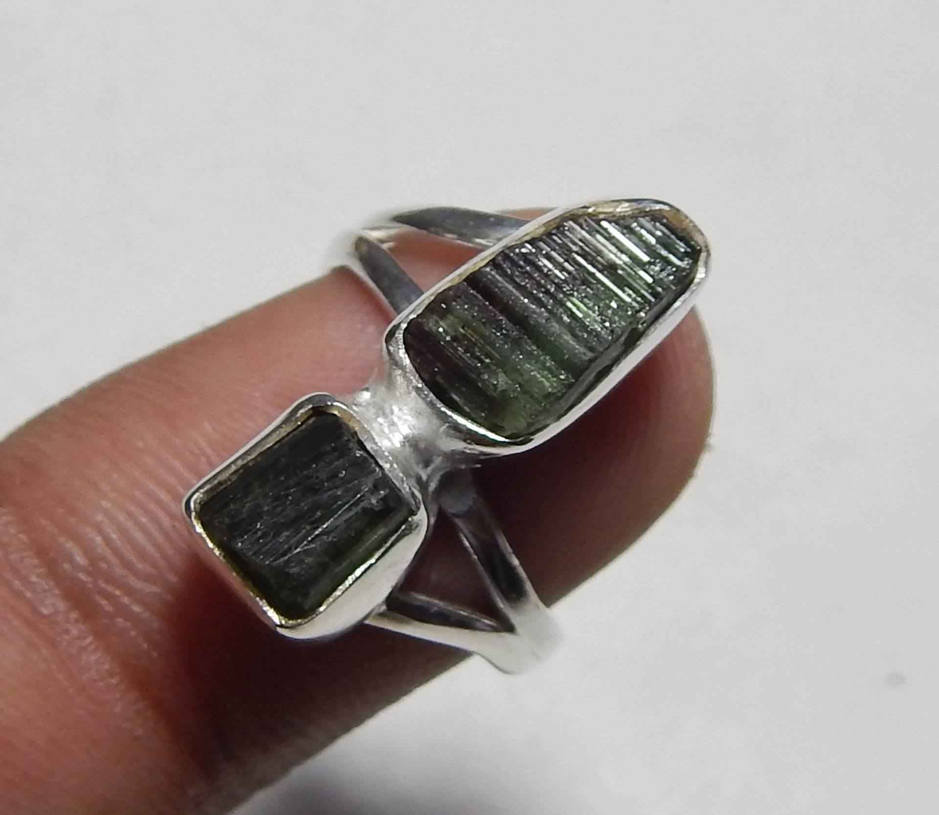 Natürlicher Rauer Grüner Turmalin 925 Sterling Silber Designer Leichter Ring von myhealingworld