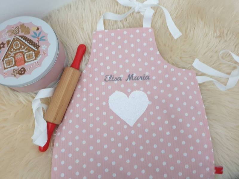 Kinderschürze Mit Namen, Kinderschürze, Kaufladen, Stoff, Herz Kinderschürze Mit Namen, Kinderschürze, Kaufladen, Stoff, Herz von mykizi