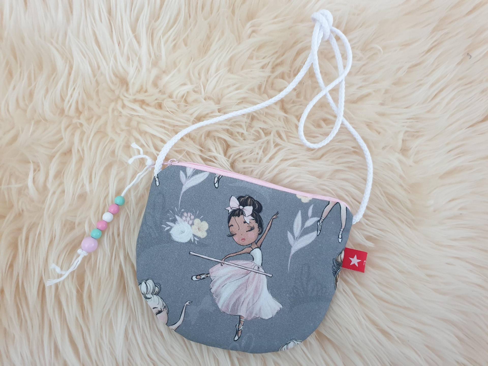 Umhängetäschchen, Kindertasche, Kinder Umhängetasche, Tasche Cord, Kleine Tasche, Kaufladen, Kirschen, Strick, Zopf, Rosa, Ballerina von mykizi