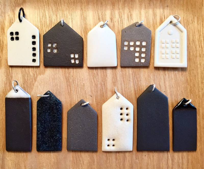 Schwarzer Oder Weißer Porzellan Haus Anhänger/Keramikschmuck Porzellanschmuck Minimalistisch Modern Schlicht Skandinavisch von mylittleCPH