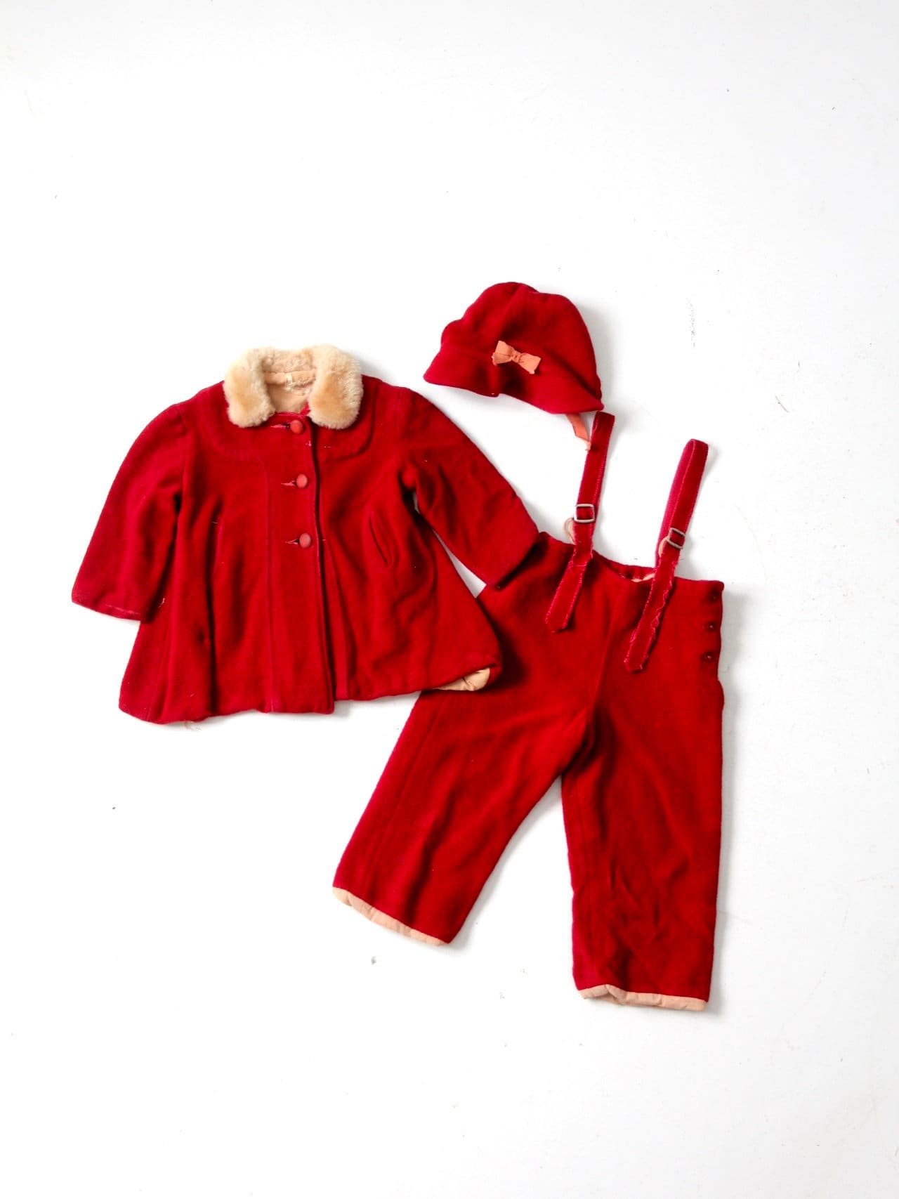 Antikes Kinder Winter Outfit, Roter Wollmantel, Hose Und Mütze von mylittlehuckleberry