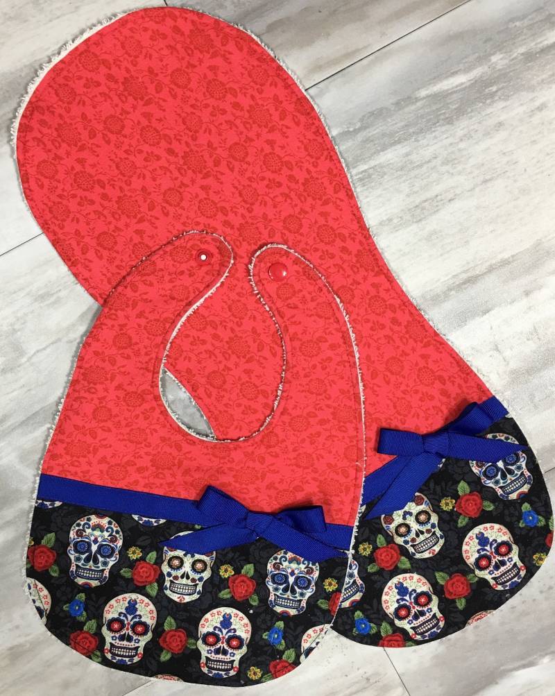 Sugar Skull Baby Geschenk Set - Lätzchen Und Spucktuch Süßes Shower von mymodernthread