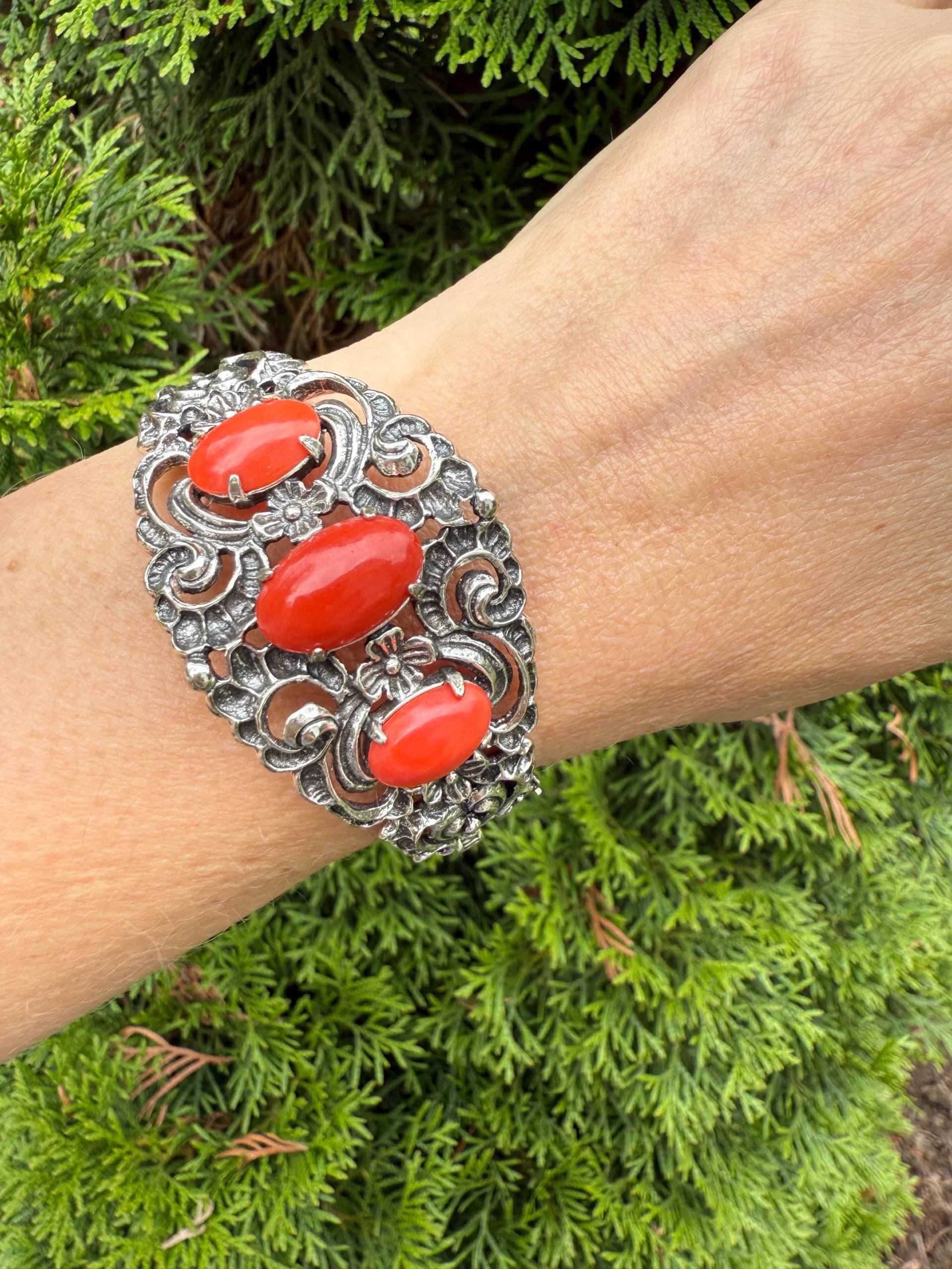 Antik Silber Armband Bangle Natürliche Unbemalte Koralle Handgefertigte 800Er Schmuck Österreich Oder Deutschland Hochzeitsgeschenk Antik Silber Armband Bangle Natürliche Unbemalte Koralle Handgefertigte 800Er Schmuck Österreich Oder Deutschland Hochzeitsgeschenk von myoldvintage