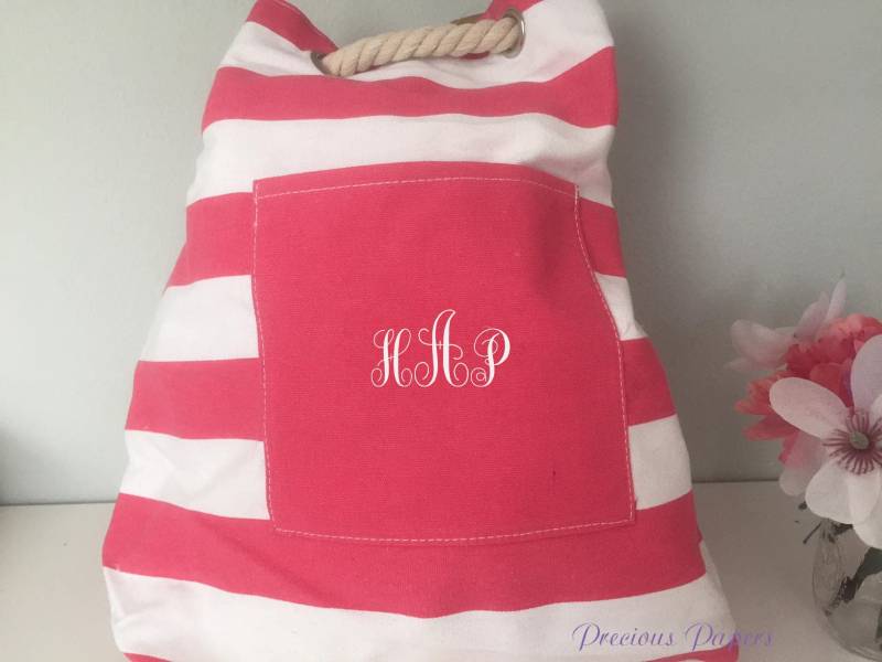 Personalisierter Gestreifter, Rosa Rucksack Mit Seilgriff, Monogramm Strandtasche, Benutzerdefinierter Monogrammrucksack Personalisierter Gestreifter, Rosa Rucksack Mit Seilgriff, Monogramm Strandtasche, Benutzerdefinierter Monogrammrucksack von mypreciouspaper