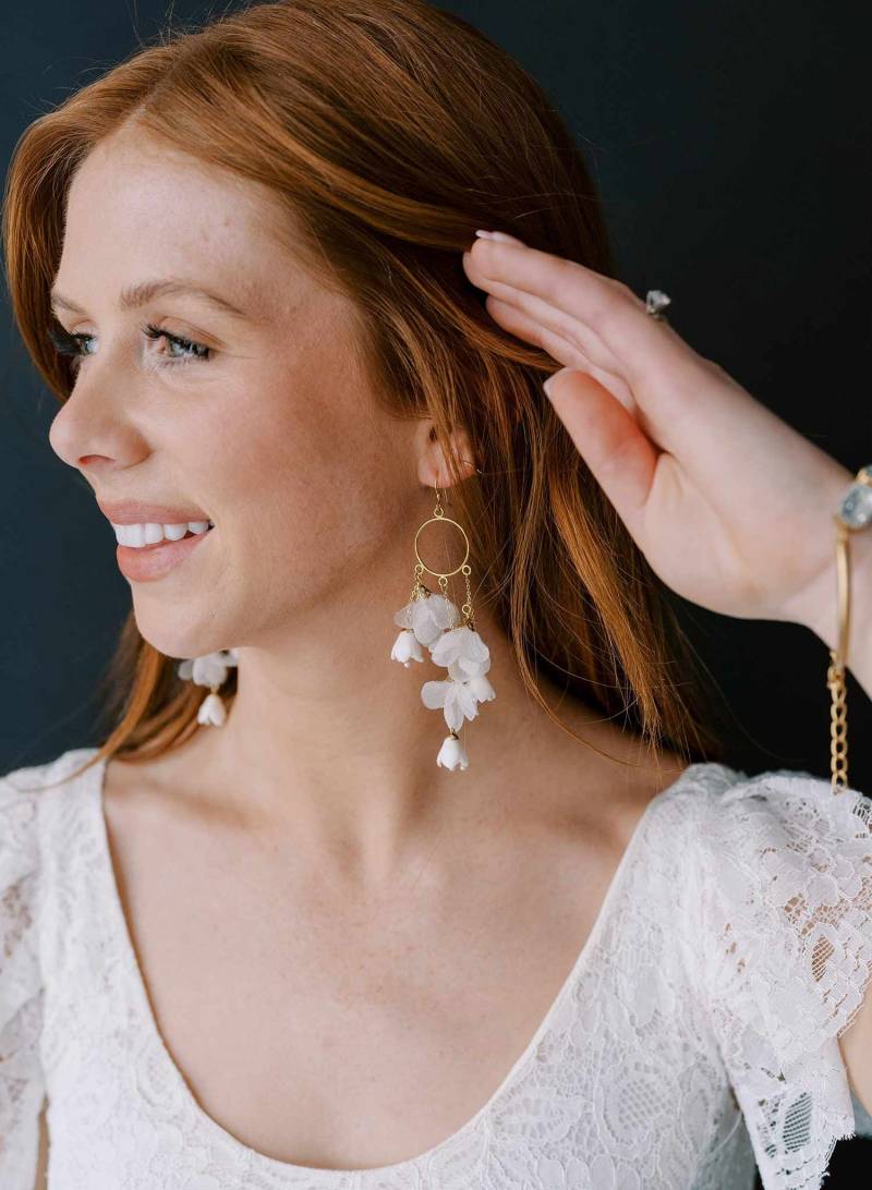 Handgemachte Brautohrringe - Kreisförmige Ohrringe Aus Blüten Und Seide Style #2309 von myrakim