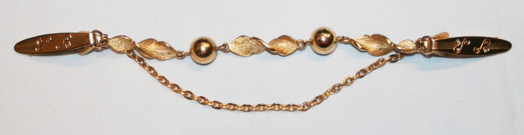 Gold-Ton Pullover Clip Vtg Doppel Strang Twist Vintage-Schmuck Kostüm von myrustygold