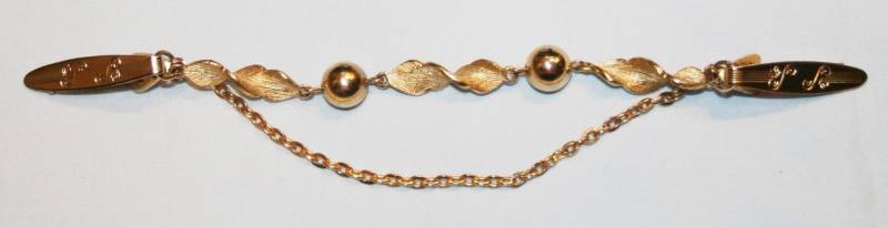 Gold-Ton Pullover Clip Vtg Doppel Strang Twist Vintage-Schmuck Kostüm von myrustygold