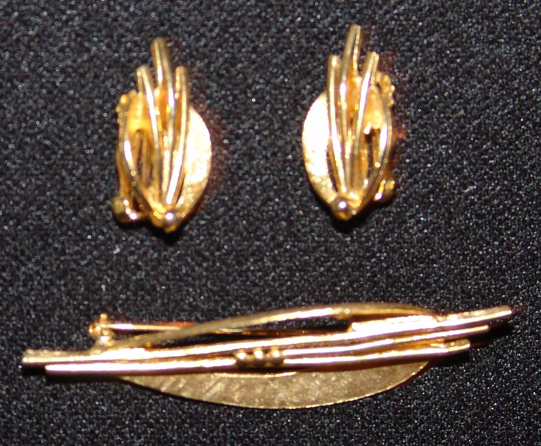 Vtg Gold Ton 3 Pc Kostüm Schmuck Pin Brosche Clip Auf Ohrringe Ohr Ringe Partei Kreuzfahrt von myrustygold