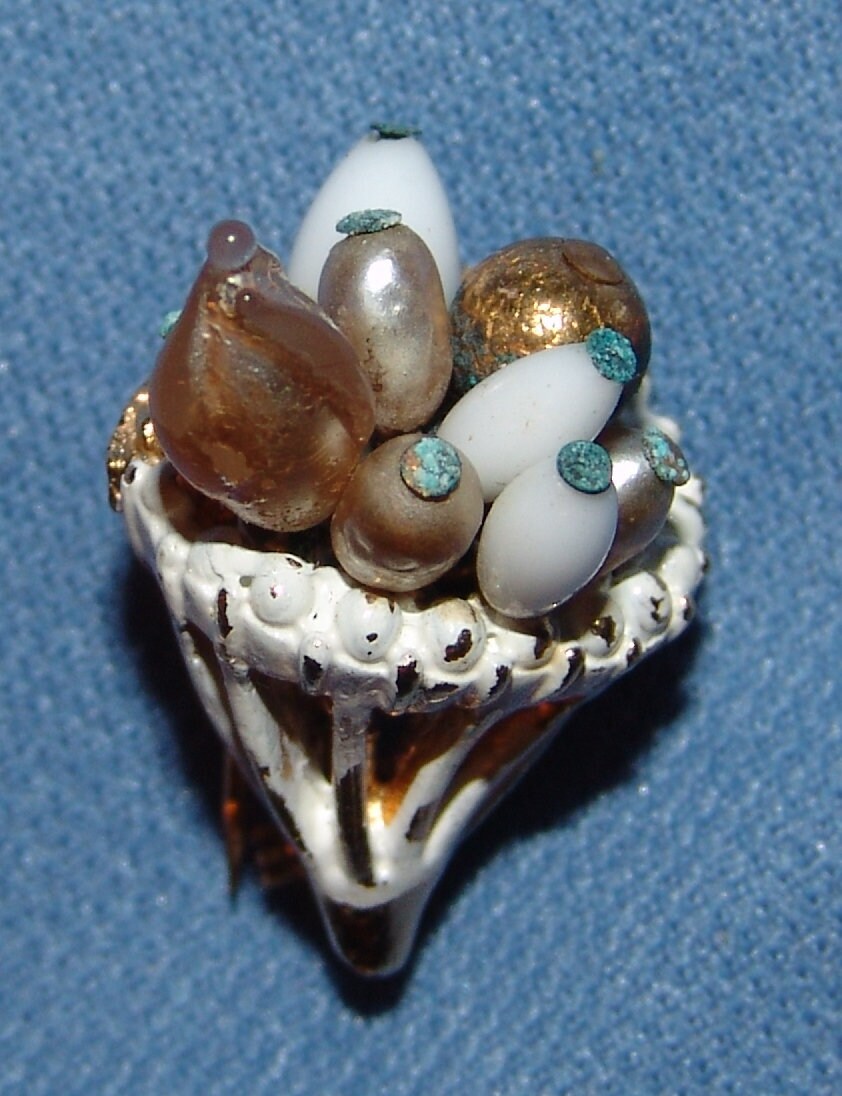 Vtg Pin Florenza Brosche Schmuckmetall Perlen Cornicopia von myrustygold