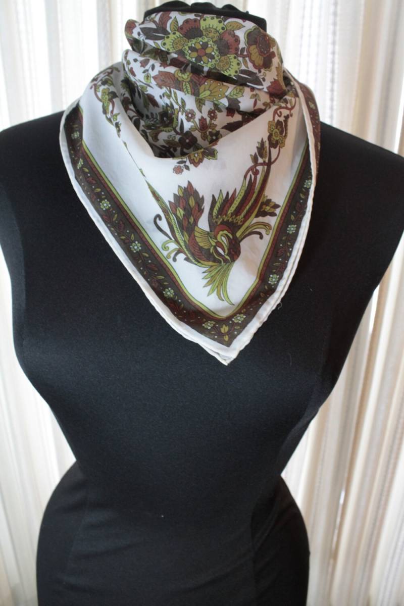 Vtg Schal Nasharr Freres Ltd. Große Aus Polyester Hand Gerollt Hem 21" Vintage Retro Quadrat von myrustygold