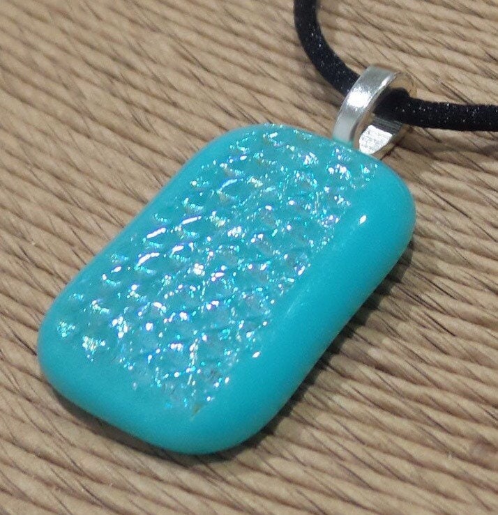 Aqua Blau Dichroic Glas Anhänger, Fused Strukturierte Halskette, Versandfertig, Schmuck - Tropical Aqua Blau Dichroic Glas Anhänger, Fused Strukturierte Halskette, Versandfertig, Schmuck - Tropical von mysassyglass