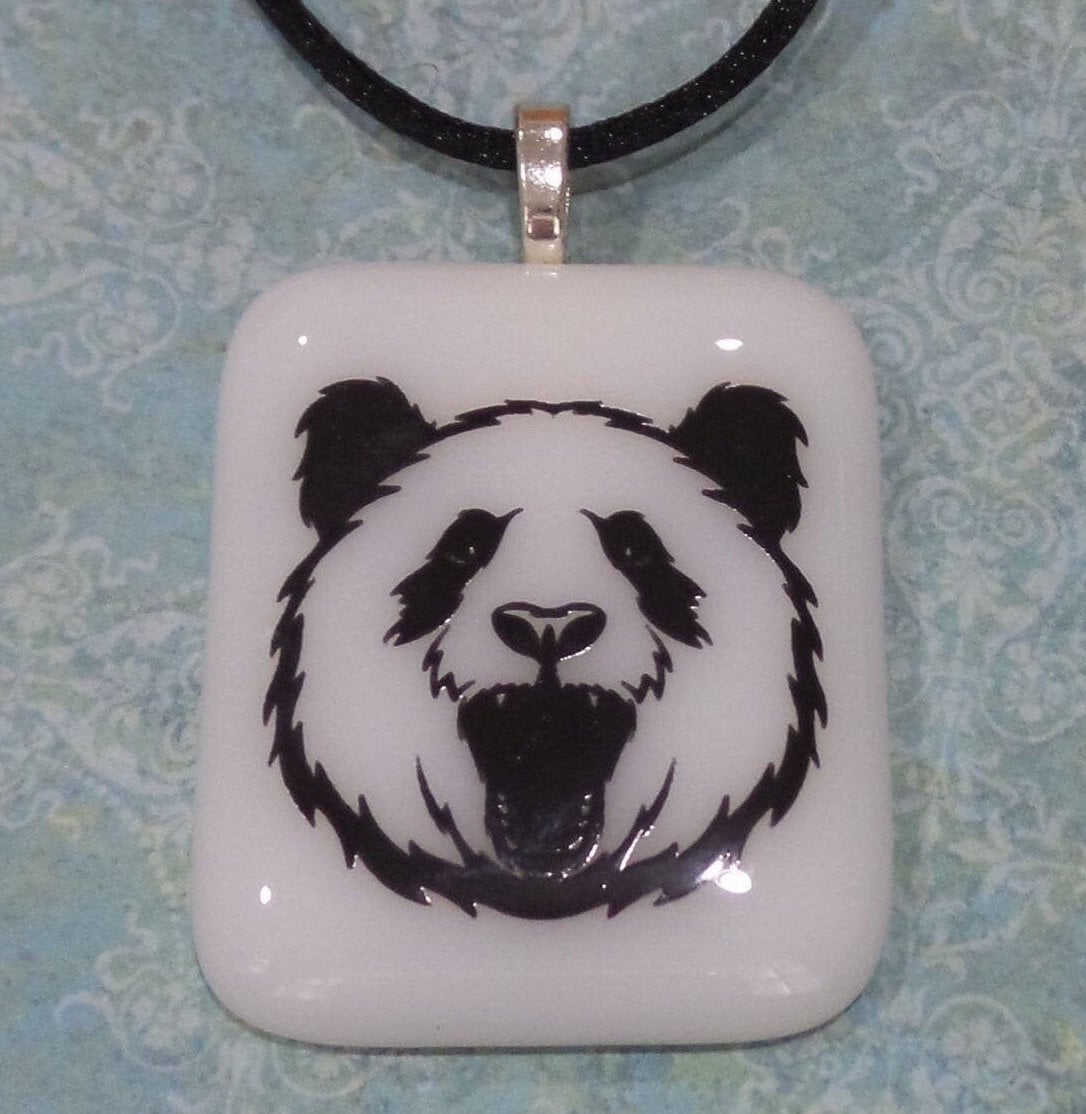 Panda Halskette, Schwarz Weiß Fusing Glas Anhänger, Brüllender Bär, Fiesty, Zoo, Tier, Winter, Handgemachter Schmuck - Bär von mysassyglass