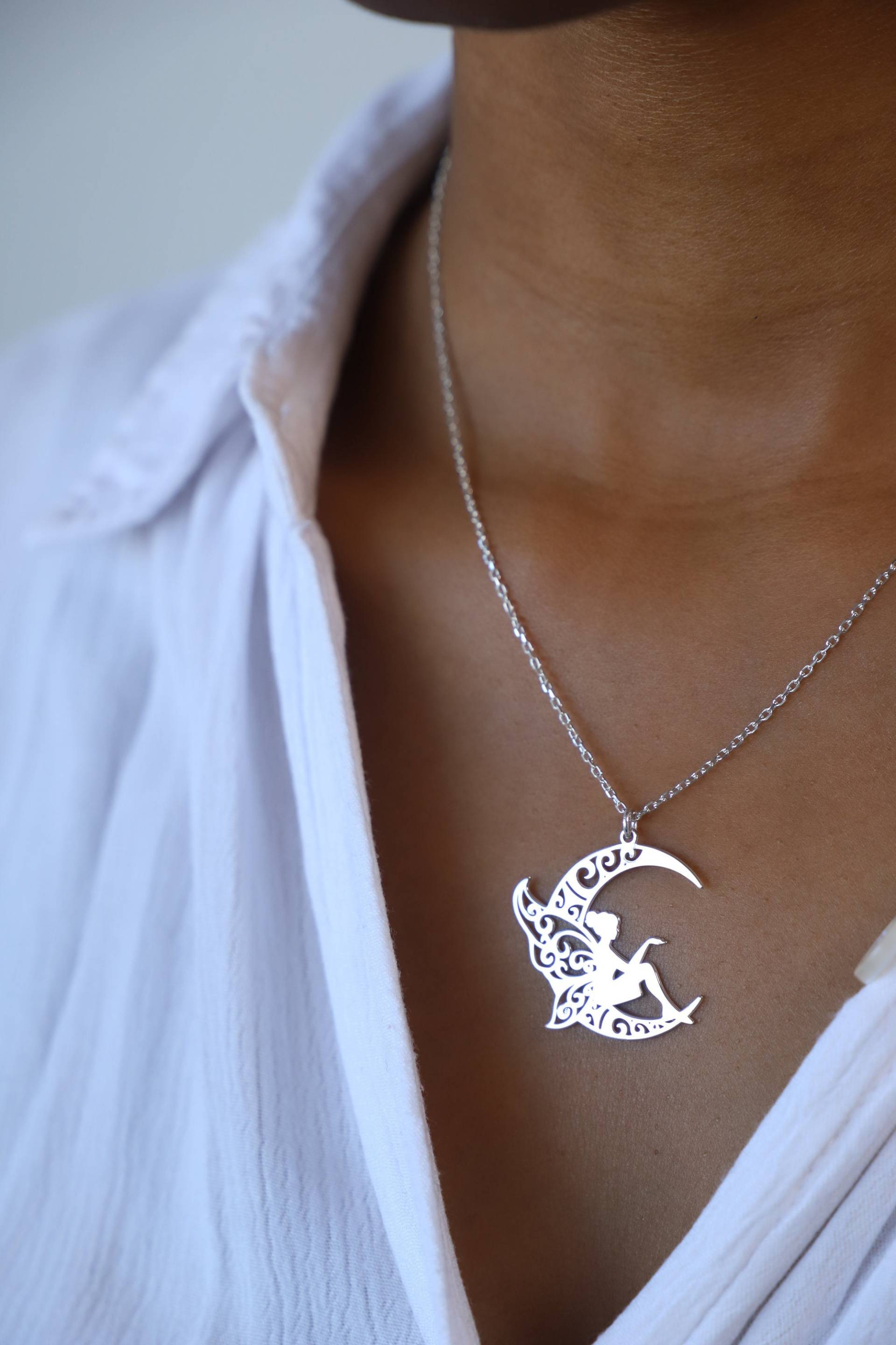 sterling Silber Fee Auf Mond Halskette, Pixie Dem Anhänger, Zierliche Halbmond von mysilverdreamart