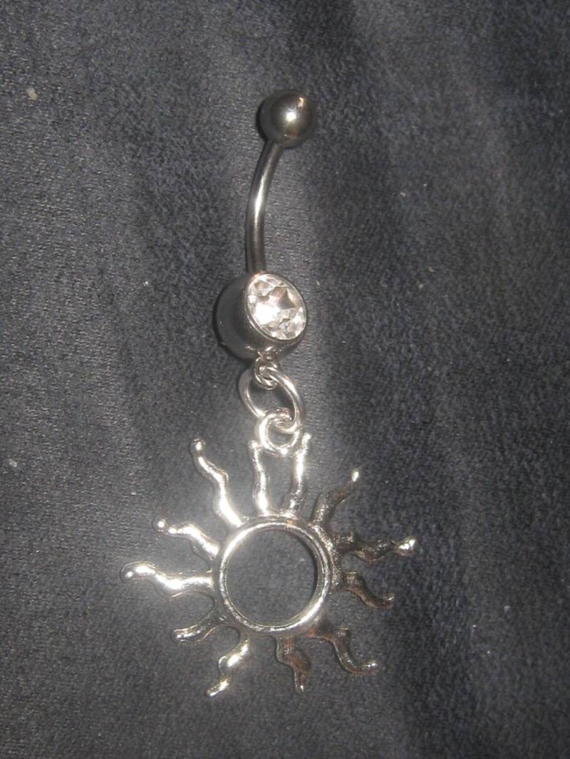 Neuer Silberfarbener Sonnenstrahl 14 Gauge Cz Bauch Ring Neuer Silberfarbener Sonnenstrahl 14 Gauge Cz Bauch Ring von mysticalserina
