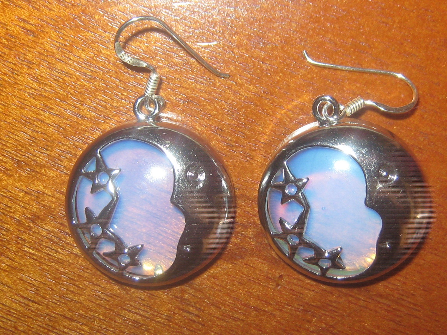 Neues Design Blaue Opalit Glas Mond Und Stern Ohrringe Neues Design Blaue Opalit Glas Mond Und Stern Ohrringe von mysticalserina
