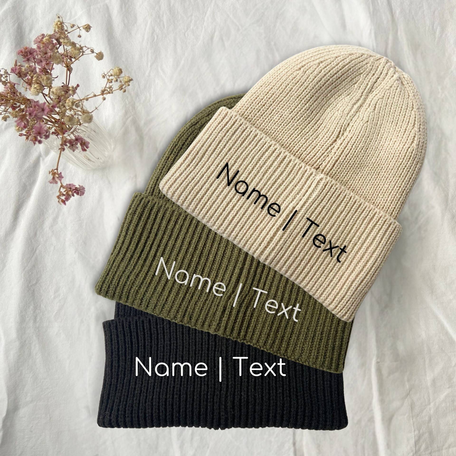 Mütze Mit Namen Oder Wunschtext Bestickt - Personalisierte Beanie Aus Hochwertigem Strick Als Außergewöhnliche Geschenkidee | Grob von mystitcheryDE