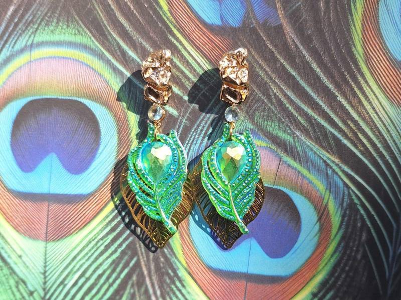 Green Love Ohrstecker Vergoldet, Zirkon Hellblau, Pfauenfeder Grün, Kunststoff, Metallic Blatt Gold, Gestanzt von mysupermood