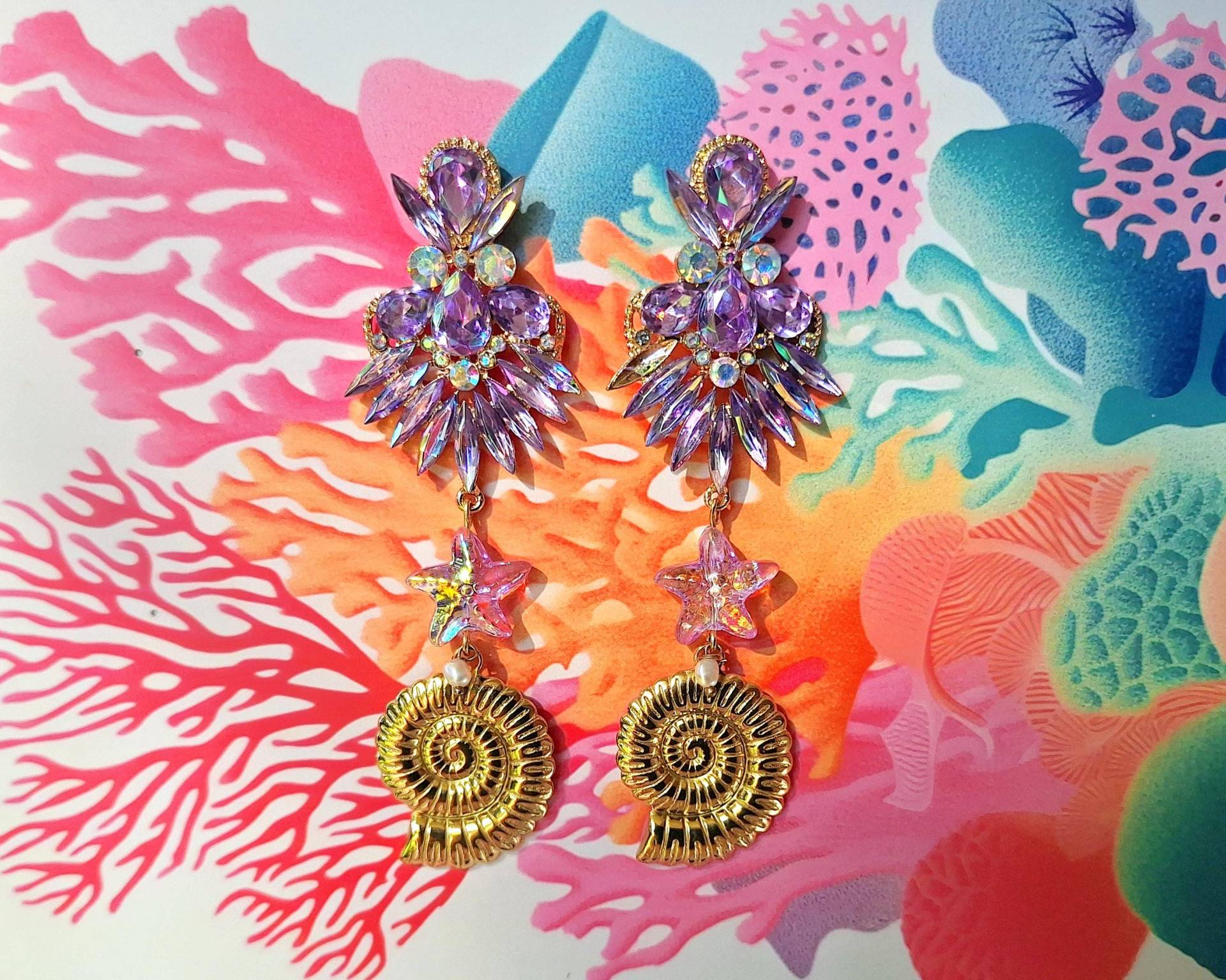 Velvet Ocean Ohrstecker Messing Mit Glitzerstein, Flieder, Schnecke Edelstahl, Gold, Stern Aus Glas Perle, Maritim, Lila, Statement von mysupermood
